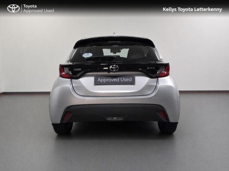 2025 Toyota Yaris - thumbnail 5