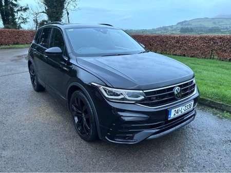 2024 Volkswagen Tiguan R-LINE 2.0 TDI AUTO 150HP BLACK EDITION €49,950 thumbnail