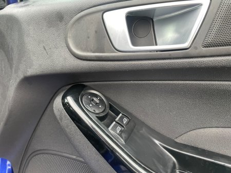 2015 Ford Fiesta - thumbnail 16