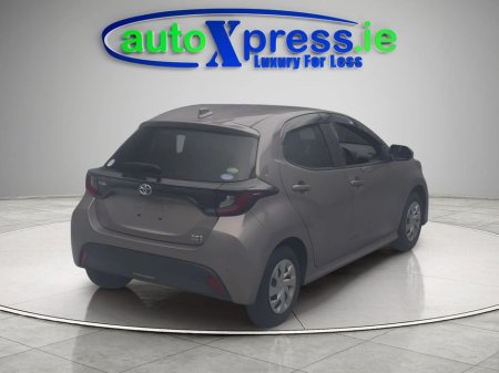 2020 Toyota Yaris - view 3