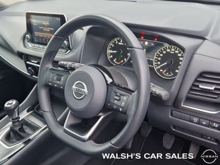 2022 Nissan Qashqai 1.3 HYB SV + Glass Roof Pack €25,950 thumbnail
