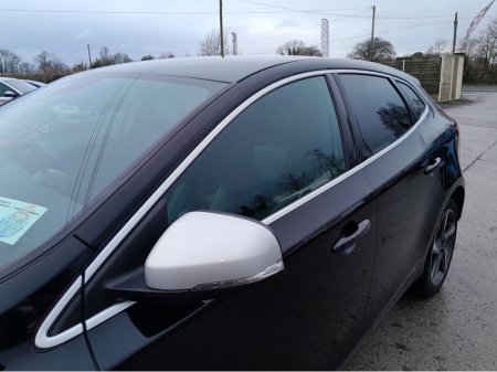 2016 Volvo V40 D2 R-DESIGN ED 5DR thumbnail