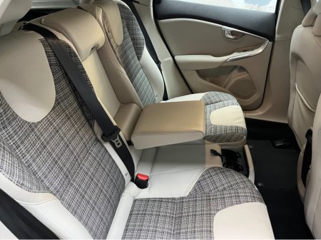 2018 Volvo V40 - thumbnail 12