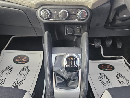 2017 Nissan Micra - thumbnail 24