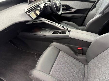 2025 Peugeot 3008 - thumbnail 9