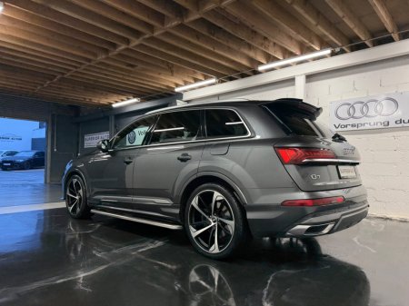 2021 Audi Q7 55 TFSI e S Line €54,995 thumbnail