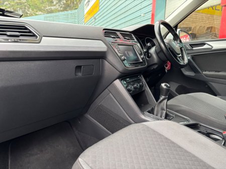 2017 Volkswagen Tiguan - thumbnail 6