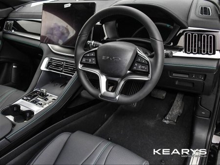 2025 BYD Seal U DM-i BOOST FWD DEMO MODEL €39,990 thumbnail