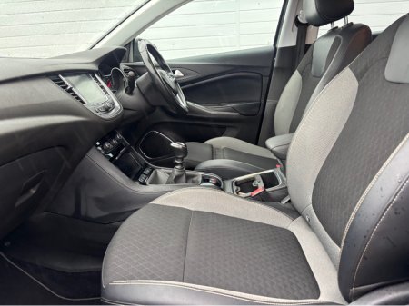 2019 Opel Grandland X SRI 1.5 I T 130PS 4 4DR thumbnail