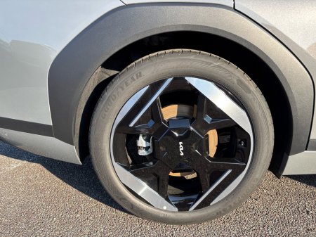 2026 Kia EV4 - thumbnail 4