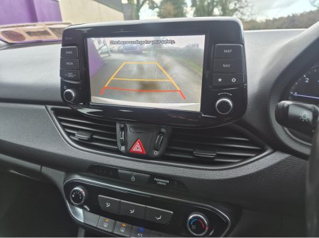 2017 Hyundai i30 SE NAV BLUE DRIVE 110 5DR 110PS €11,750 thumbnail