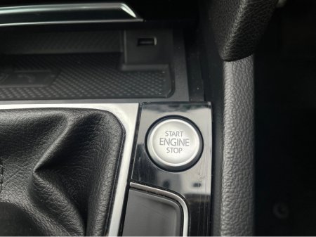 2018 Volkswagen Passat - thumbnail 16