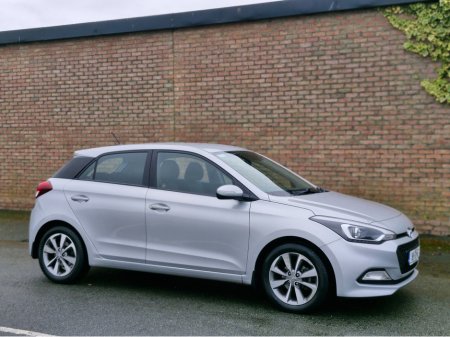 2018 Hyundai i20 DELUXE Finance Available €9,994 thumbnail