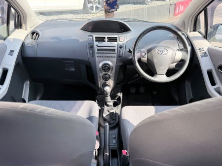 2009 Toyota Yaris - thumbnail 13