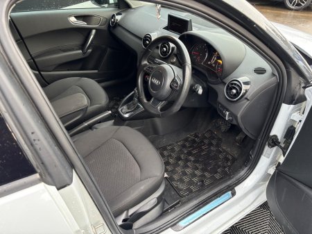 2014 Audi A1 - thumbnail 4