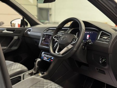 2024 Volkswagen Tiguan BLACK EDITION TSI DSG #62 €45,950 thumbnail