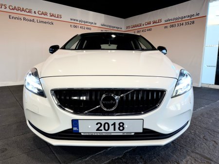 2018 Volvo V40 - view 2