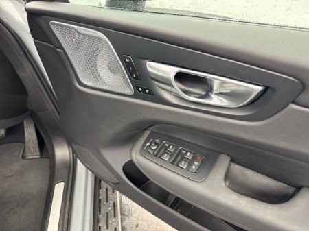 2025 Volvo XC60 - thumbnail 11