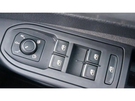 2025 Volkswagen Golf Edition 75 2.0TDI 116HP *PARK ASSIST, ANDROID AUTO/APPLE CARPLAY & MUCH MORE!* €35,995 thumbnail