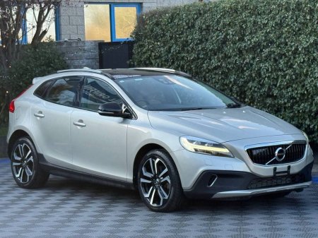 2019 Volvo V40 - thumbnail 16