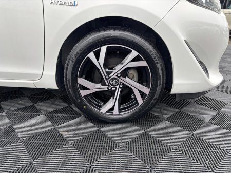 2017 Toyota Aqua - thumbnail 3