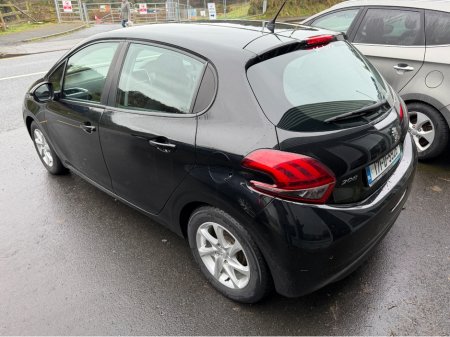 2017 Peugeot 208 - thumbnail 4