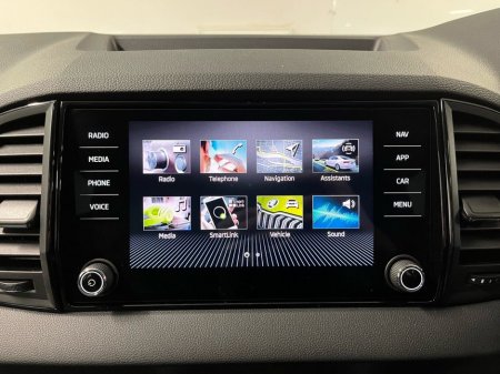 2025 Skoda Karoq Selection DSG 1.5TSI 150BHP - Reversing Camera - Climate Control - Cruise Control - Auto Lights/Wipers - Apple CarPlay/Android Auto €40,950 thumbnail