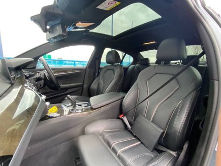 2019 BMW 5 Series - thumbnail 2