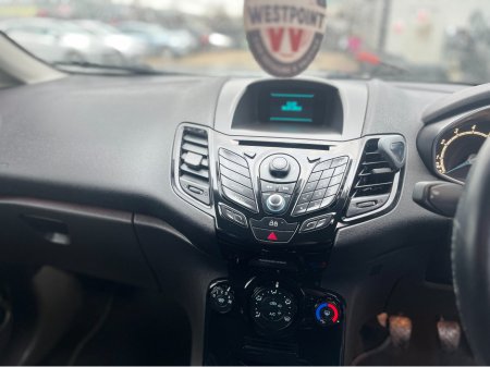 2014 Ford Fiesta ZETEC 1.2 - LOW INSURANCE - LOW TAX €7,995 thumbnail