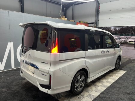 2019 Honda Stepwagon - thumbnail 2