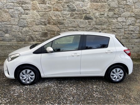 2019 Toyota Vitz - thumbnail 10