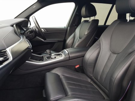2022 BMW X5 xDrive45e xLine €63,995 thumbnail