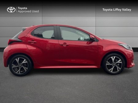 2024 Toyota Yaris YARIS HYBRID LUNA SPORT €25,950 thumbnail