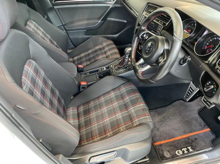 2016 Volkswagen Golf - thumbnail 12