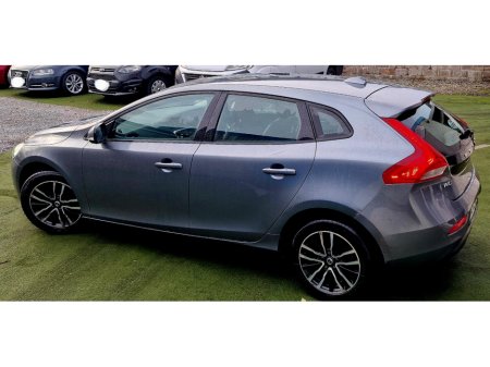 2017 Volvo V40 2.0TD D2 MOMENTUM ED 5DR LOW KM NEW NCT 07.27 €12,999