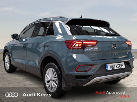 2023 Volkswagen T-Roc 2.0TDI 116HP LIFE €31,950 thumbnail