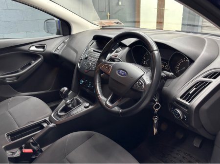 2018 Ford Focus - thumbnail 10