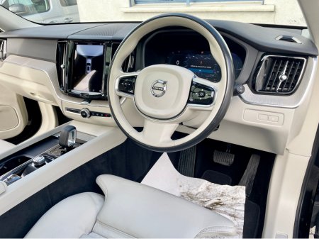 2023 Volvo XC60 T6 RECHARGE PHEV PLUS DARK AWD AUTO 5DR €39,995 thumbnail