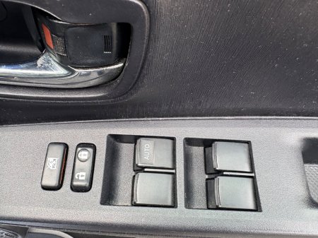 2012 Toyota Yaris - thumbnail 16