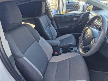 2017 Toyota Auris - thumbnail 12