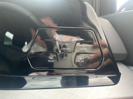 2024 Volkswagen Golf 2.0 TDI 115HP Life €27,475 thumbnail