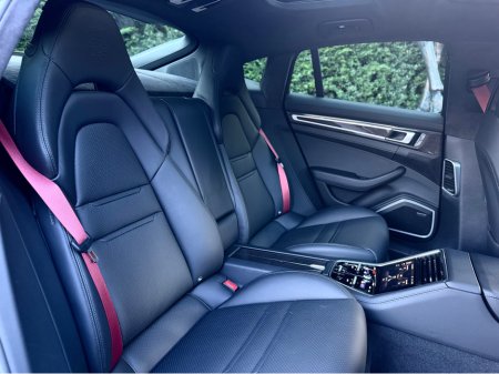 2022 Porsche Panamera 4 E-HY E-HYBRID 5DR AUTO €79,950 thumbnail