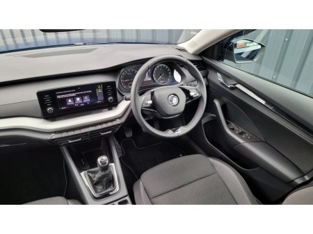 2024 Skoda Octavia AMBITION 2.0 TDI 115 BHP-GRAPHITE GREY METALLIC- FACTORY REAR SPOLIER- BLACK BADGING €29,950 thumbnail