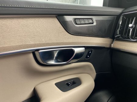 2025 Volvo XC90 - thumbnail 11