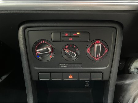 2015 Volkswagen Beetle - thumbnail 15