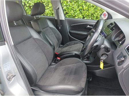 2017 Volkswagen Polo HIGHLINE 1.2 TSI AUTOMATIC LEATHER AND SUEDE INTERIOR HEATED FRONT SEATS ALLOYS FRONT FOGS REVERSE CAMERA APPLE CAR PLAY & ANDROID AUTO CRUISE CONTROL 2 YEARS NCT 1 YEARS ROAD TAX €13,995