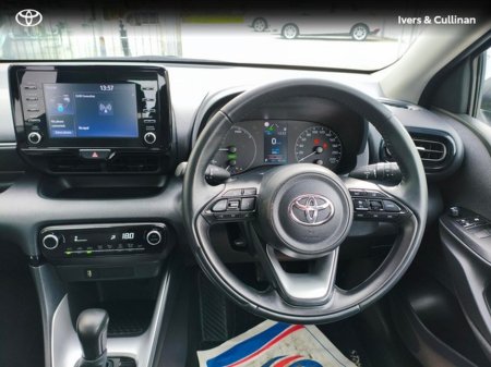 2024 Toyota Yaris - thumbnail 8