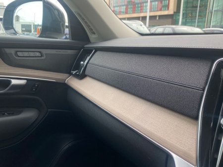 2025 Volvo XC90 T8 Dark Plus AWD Auto (PHEV) €78,900 thumbnail