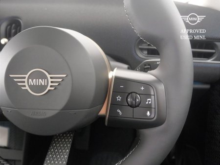 2025 MINI Hatch Cooper C 3 Door €39,900 thumbnail