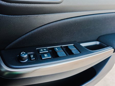 2019 Suzuki Swift - thumbnail 12